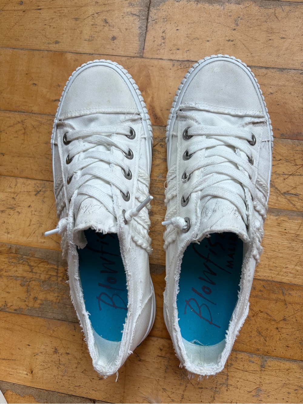 Blowfish Women’s Off-White Canvas Lace-Up Sneakers